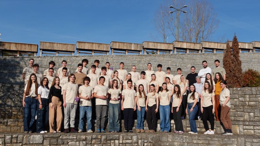 Grupna fotografija sa zimskog kampa za nove polaznike