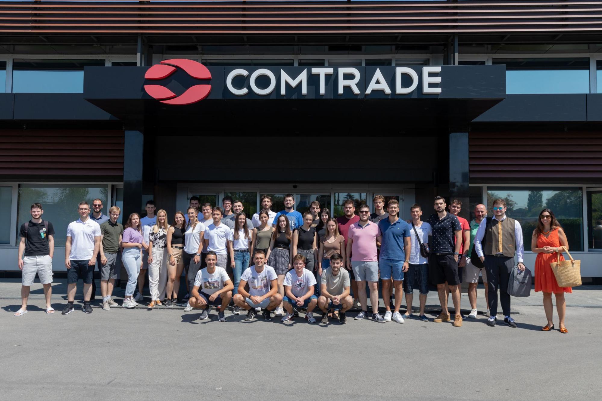 Zajednička slika učesnika PSIML 8 seminara ispred kompleksa kompanije Comtrade